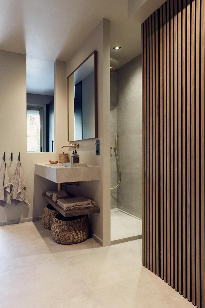 Bath at the luxury Studio Croisette93 in Cannes